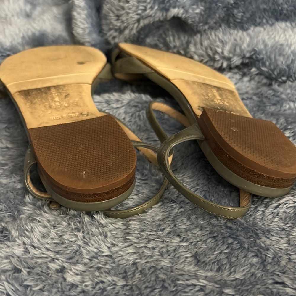 Bottega Veneta Green Sandals with Elegant Crisscross Straps - Picture 6 of 9